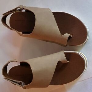 Adrienne Vittadini Sport Beige Summer Sandals 7.5